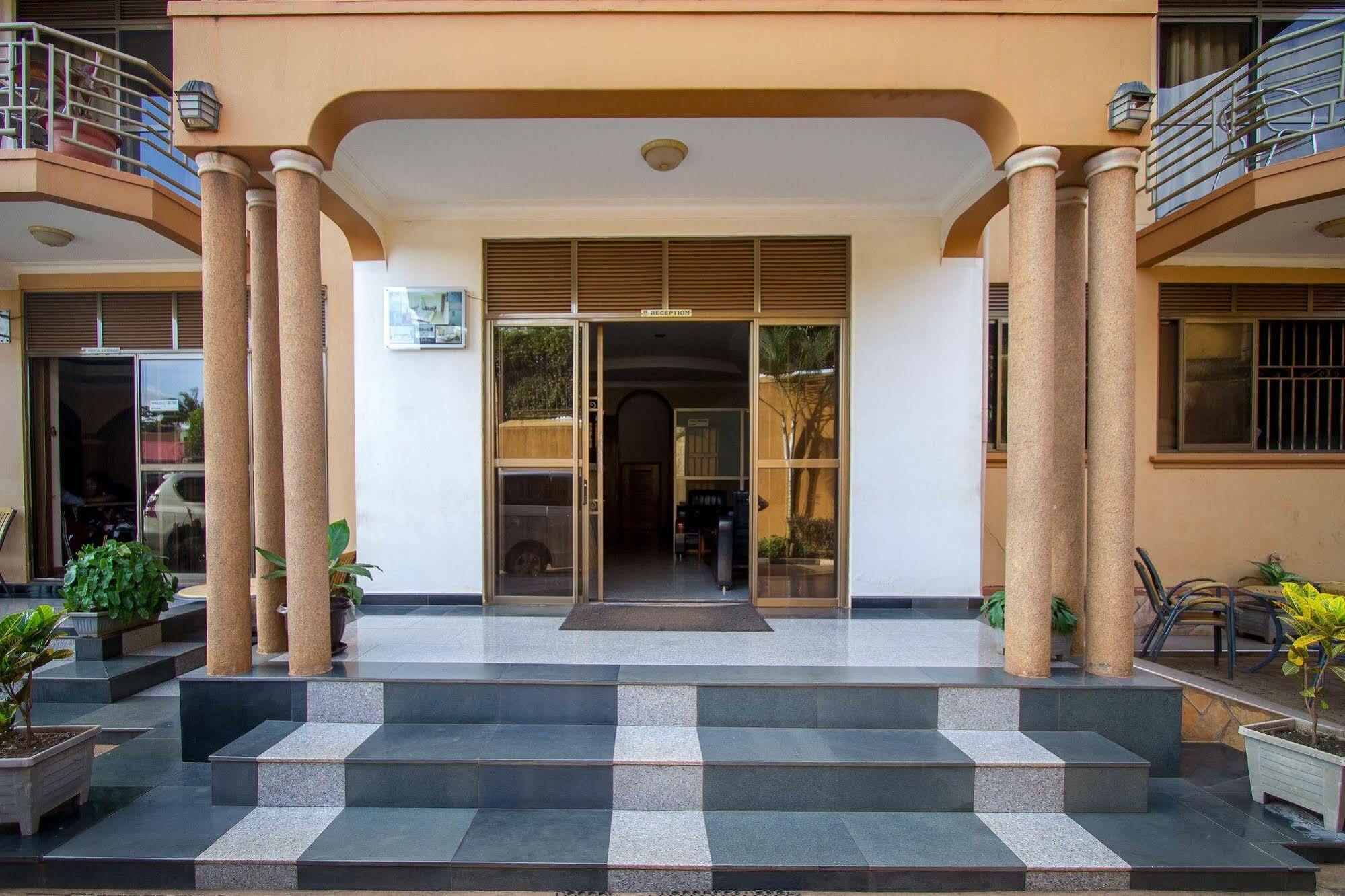 Tristar Hotel Kampala Exterior photo
