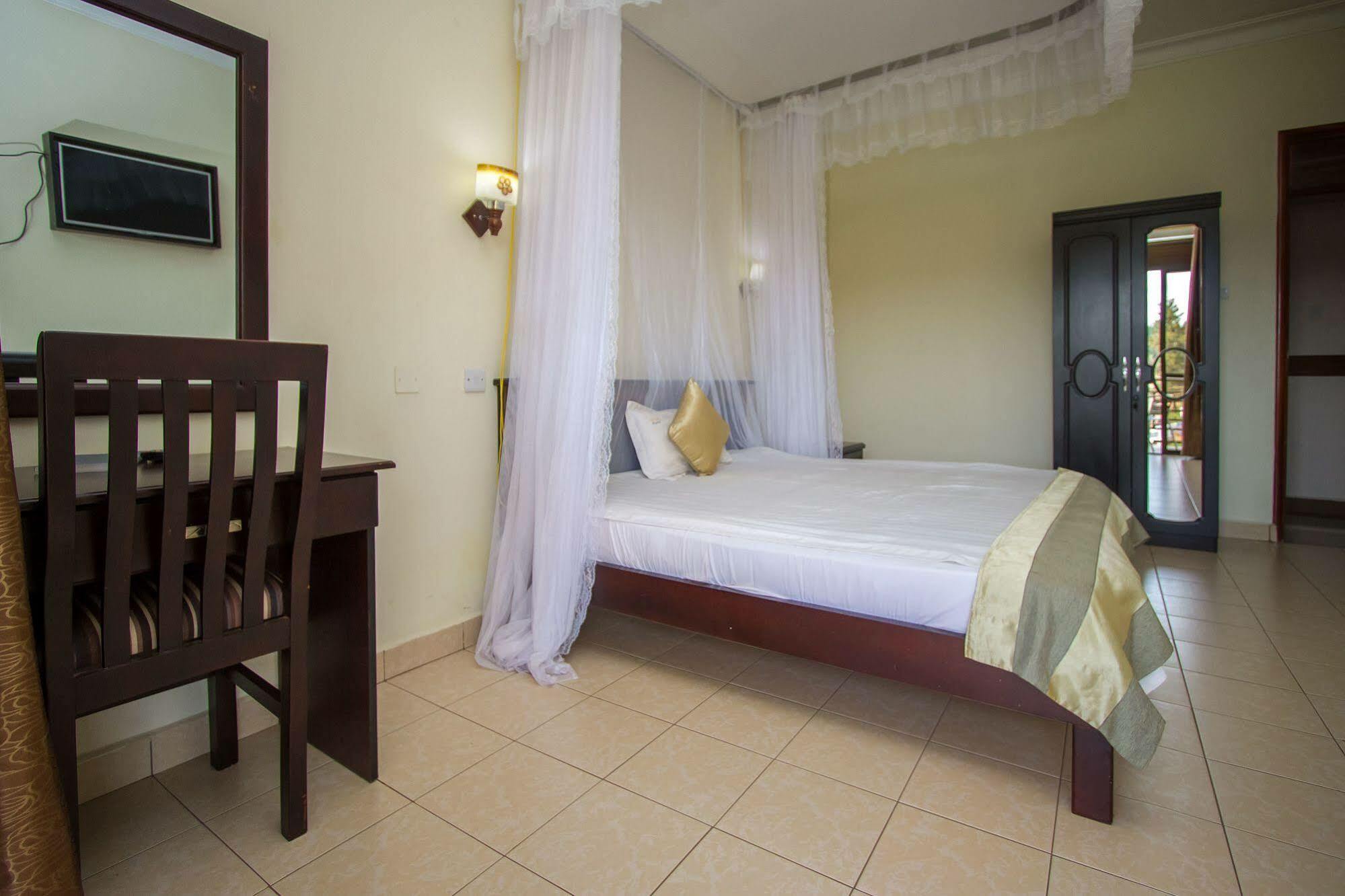Tristar Hotel Kampala Exterior photo